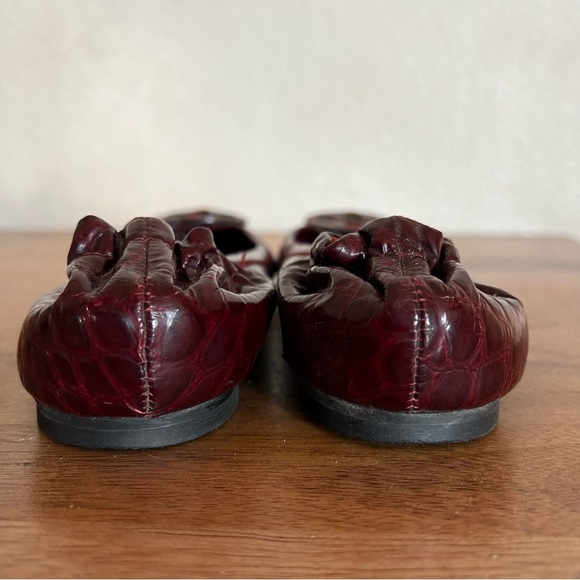 Tory Burch Reva Crocodile Embossed Cranberry Leather Flats Size 5 M - Picture 6 of 15